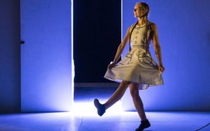 NYDC alumnus Evie Heart in Jasmin Vardimon’s ALiCE