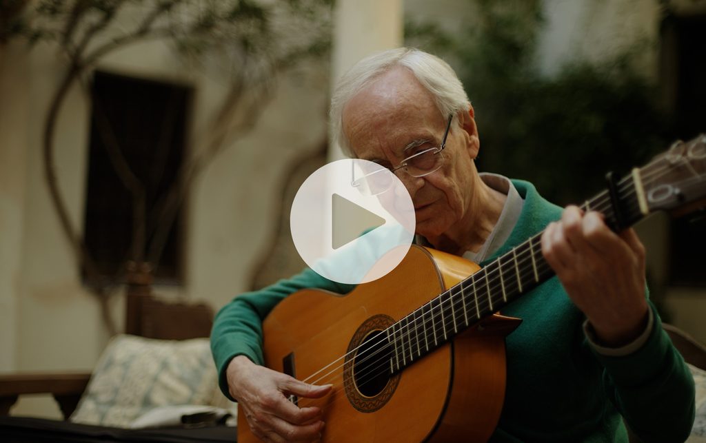 Paco Peña playing his guitar